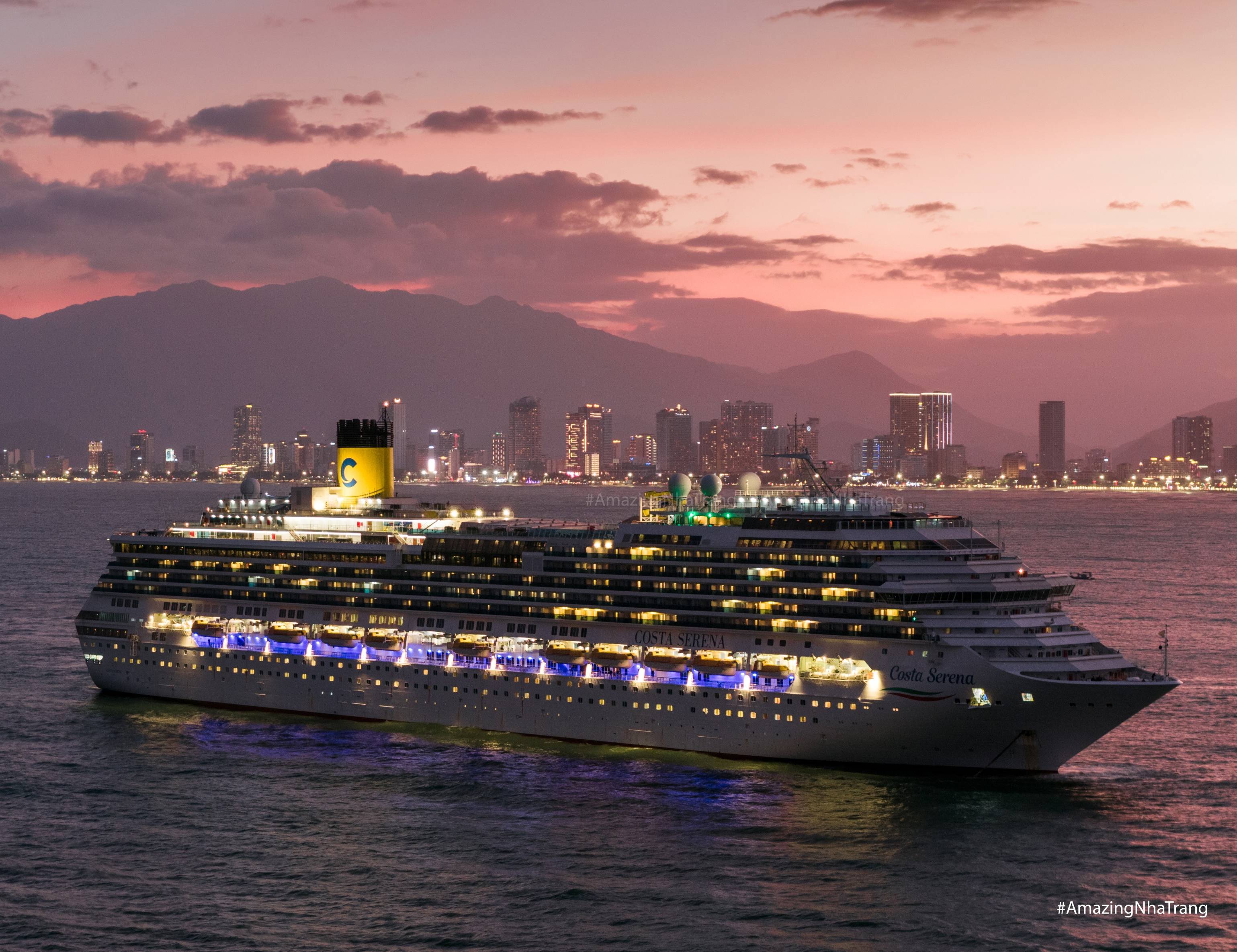 Tàu Costa Serena - Khoảnh Khắc Tuyệt Đẹp Trên Biển Nha Trang